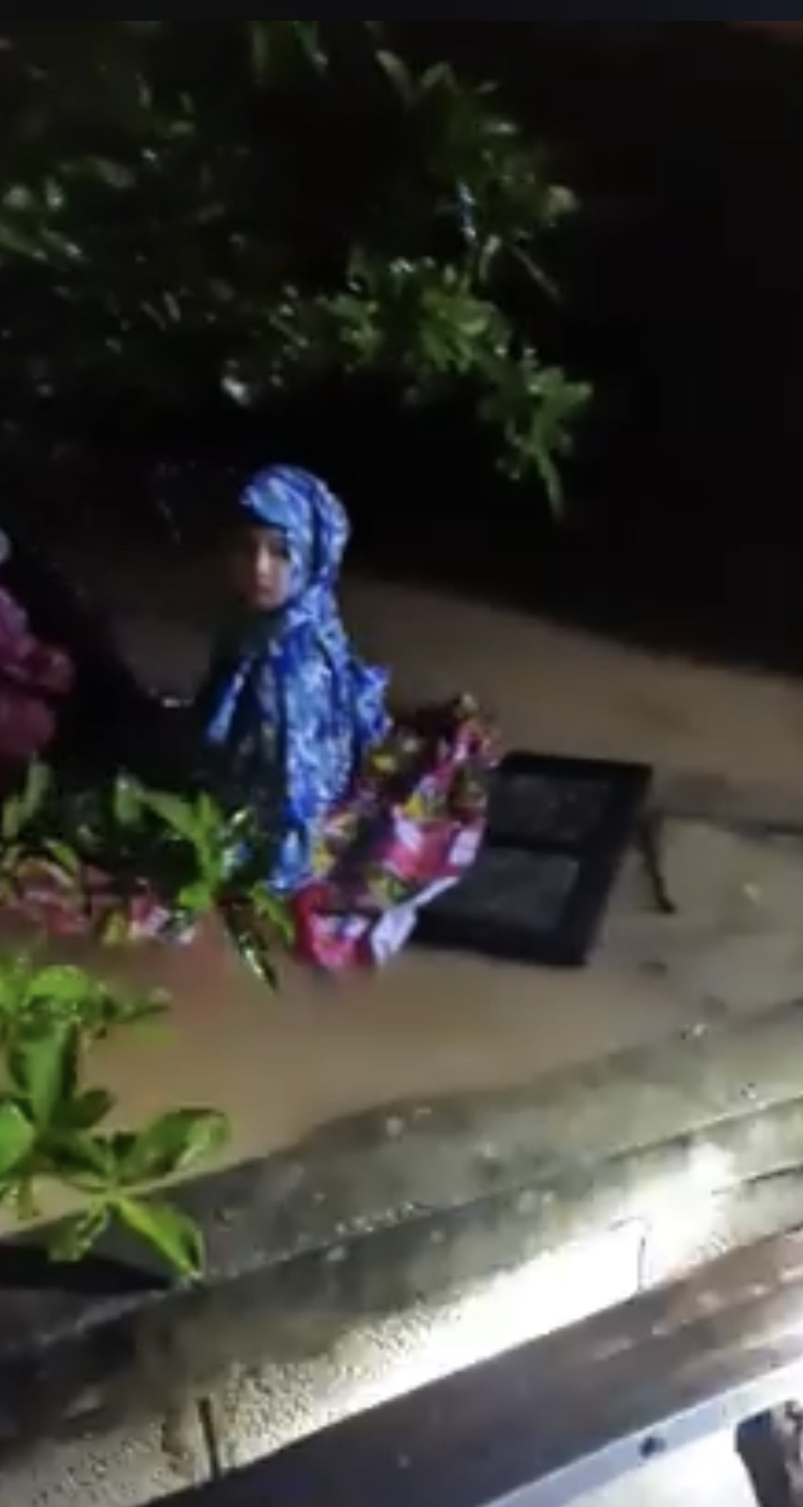 Đại hồng thuỷ nuốt chửng Quảng Bình trong đêm, khắp nơi người dân kêu cứu ảnh 6