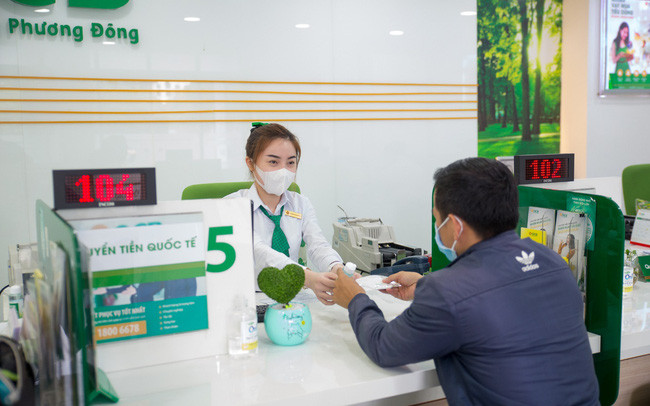 OCB tặng hàng nghìn khẩu trang, gel rửa tay cho khách hàng ảnh 1