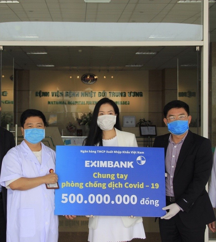 Eximbank tiếp tục ủng hộ 500 triệu đồng tiếp sức cho BV Bệnh Nhiệt đới Trung ương ảnh 1