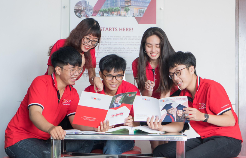 Thở phào phút 90 cùng lựa chọn Western Sydney BBUS của con ảnh 1