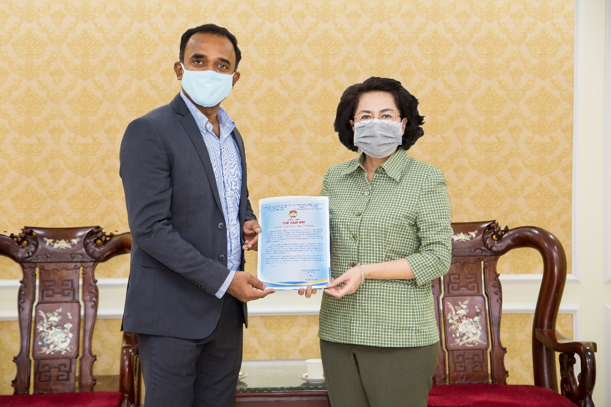 P&G bàn giao gói hỗ trợ phòng chống dịch COVID-19 đến Ủy Ban MTTQ Việt Nam ảnh 1