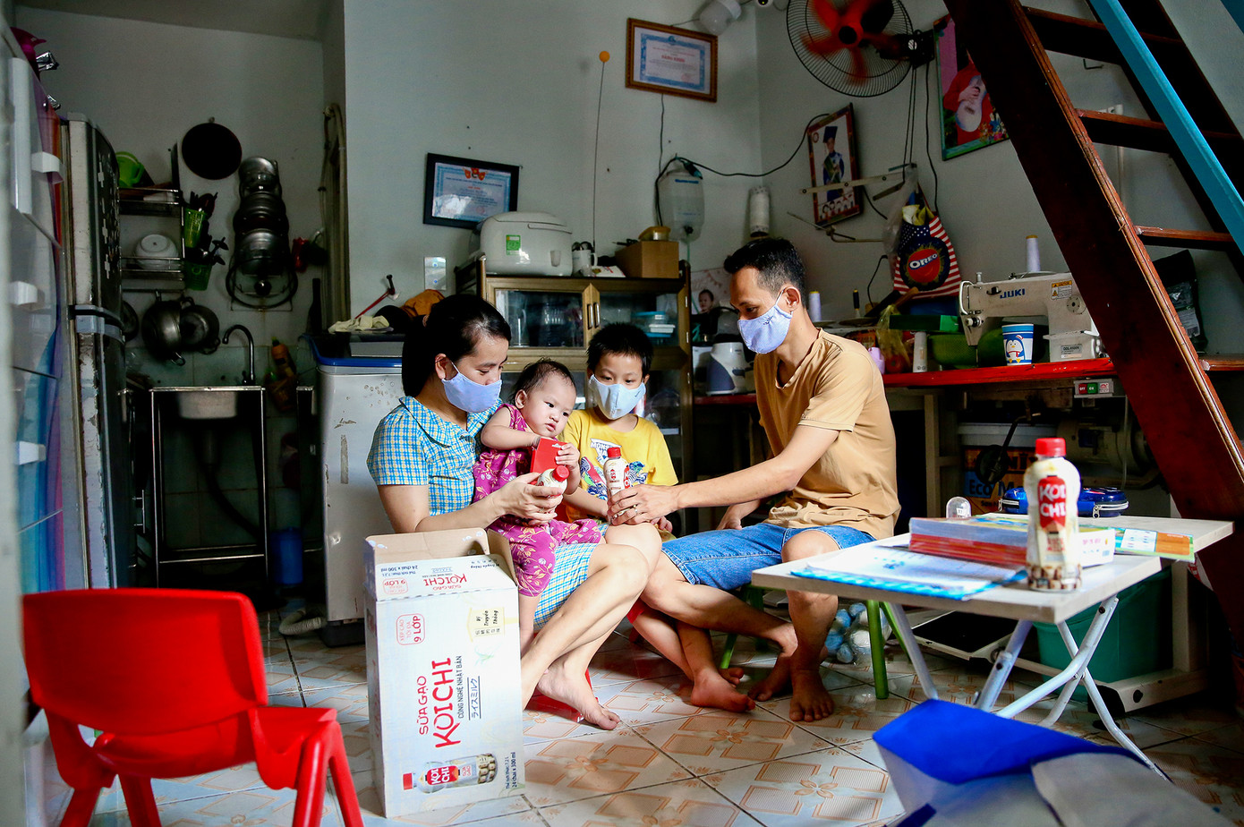 Giữa dịch COVID-19, xóm trọ nghèo đầy ắp nỗi lo ảnh 1