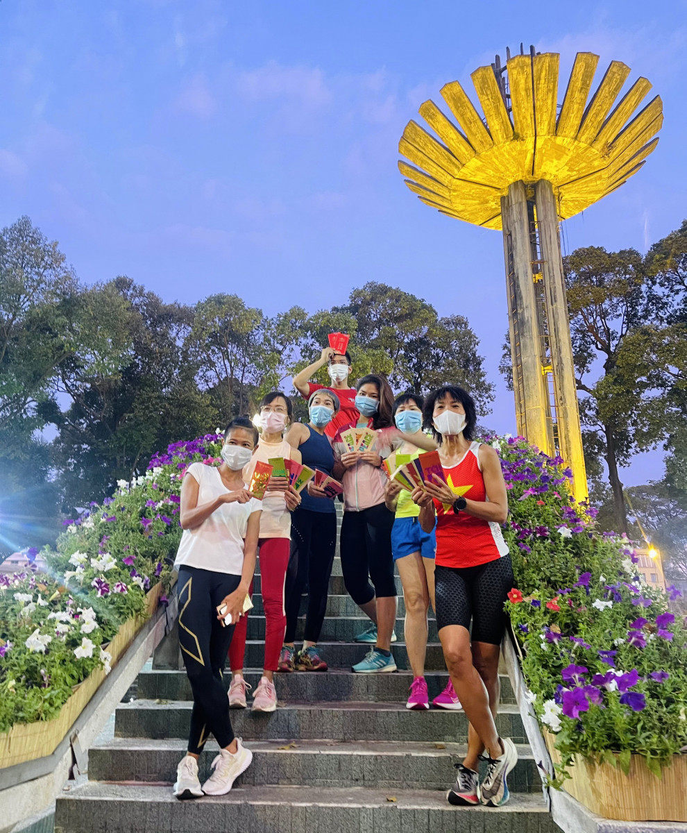 Nghĩa cử cao đẹp của các runner ngày chạy khai Xuân ảnh 1