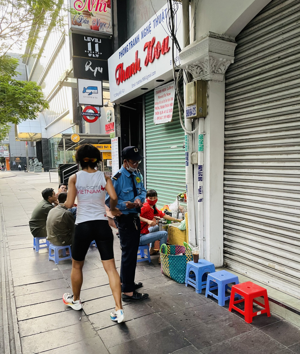 Nghĩa cử cao đẹp của các runner ngày chạy khai Xuân ảnh 4