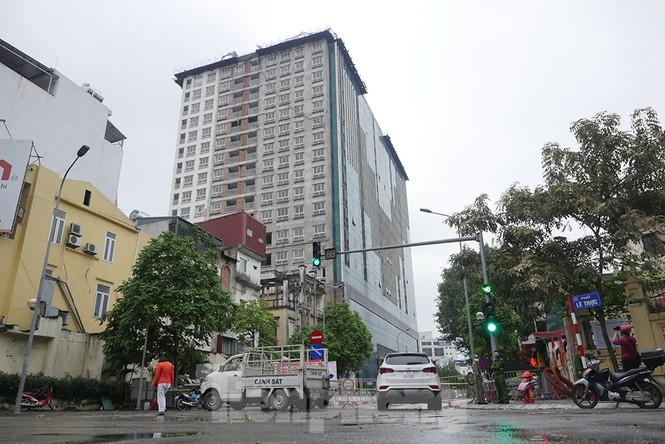 Hà Nội nói về loạt kiến nghị của chủ cao ốc sai phép 8B Lê Trực trước ngày 'cắt ngọn' ảnh 1