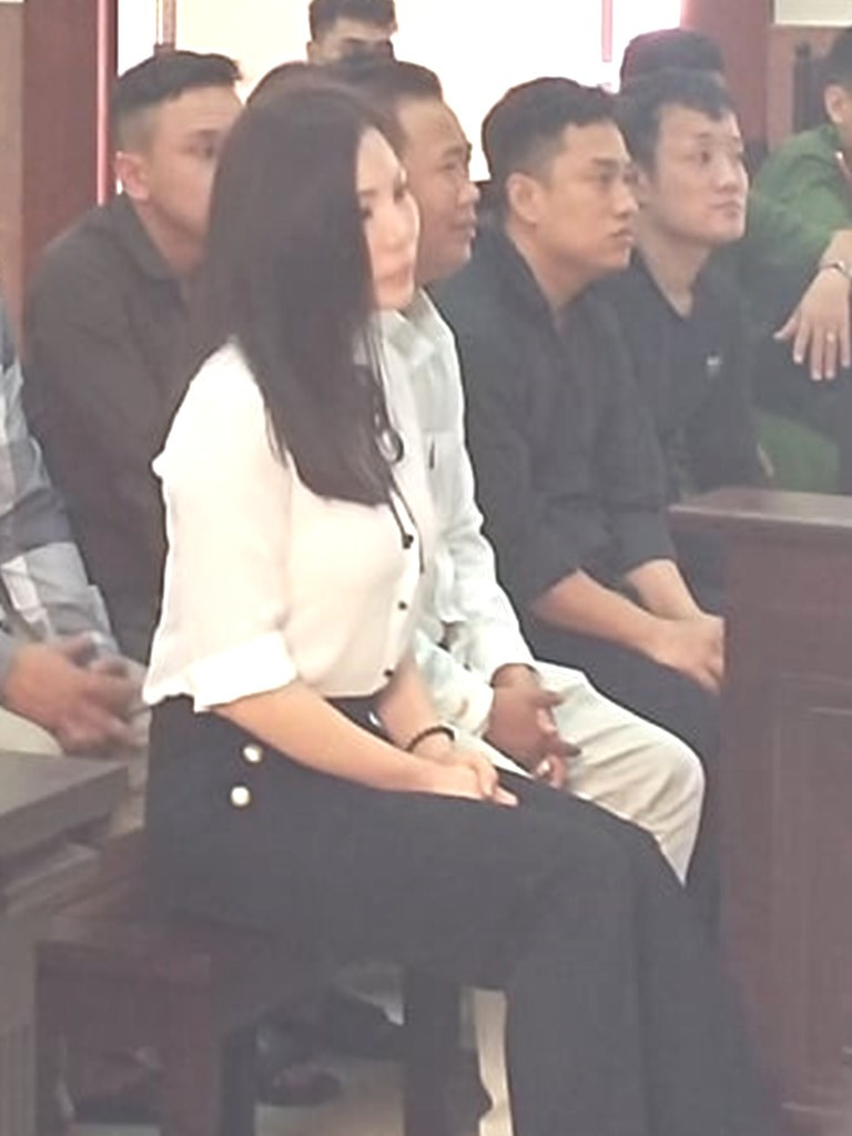 Vì sao hoãn phiên xét xử vợ cũ của bác sĩ Chiêm Quốc Thái? ảnh 1