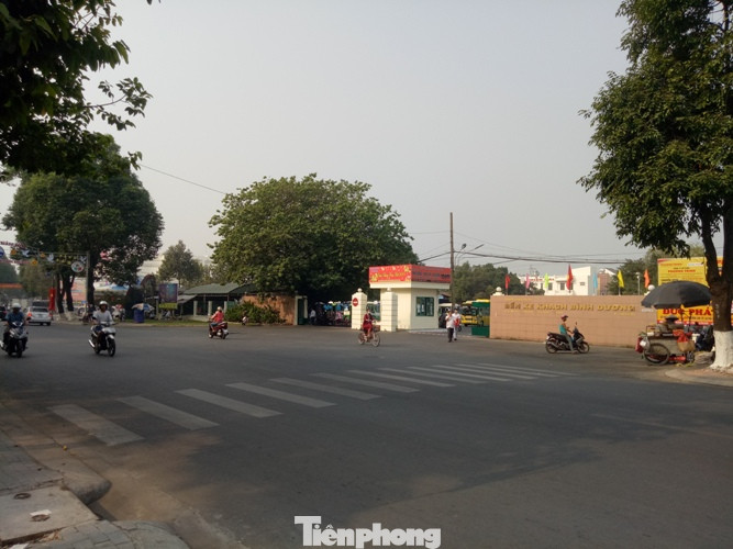 Bến xe vắng như ‘Chùa Bà Đanh’ vì công nhân được tặng vé xe về Tết ảnh 8