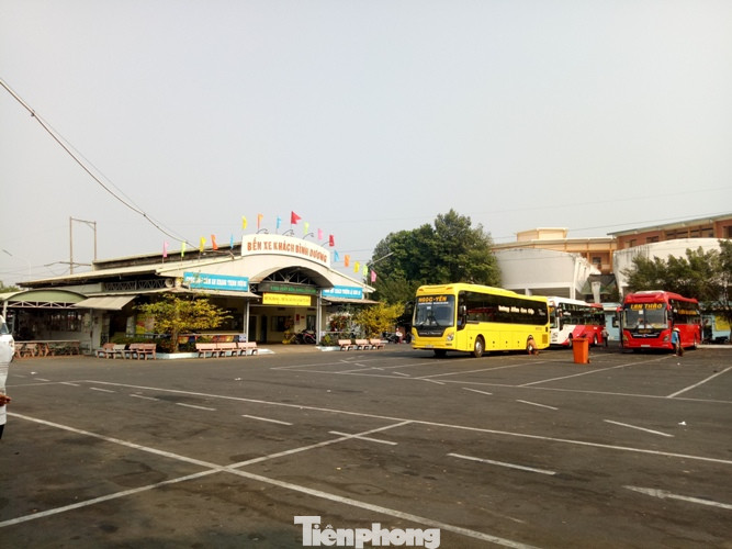 Bến xe vắng như ‘Chùa Bà Đanh’ vì công nhân được tặng vé xe về Tết ảnh 2