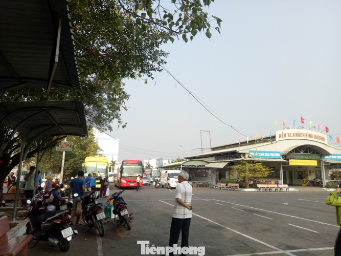 Bến xe vắng như ‘Chùa Bà Đanh’ vì công nhân được tặng vé xe về Tết ảnh 3