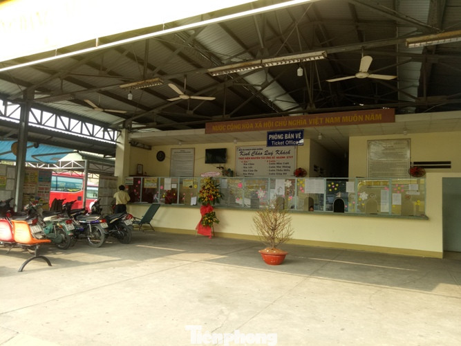 Bến xe vắng như ‘Chùa Bà Đanh’ vì công nhân được tặng vé xe về Tết ảnh 1