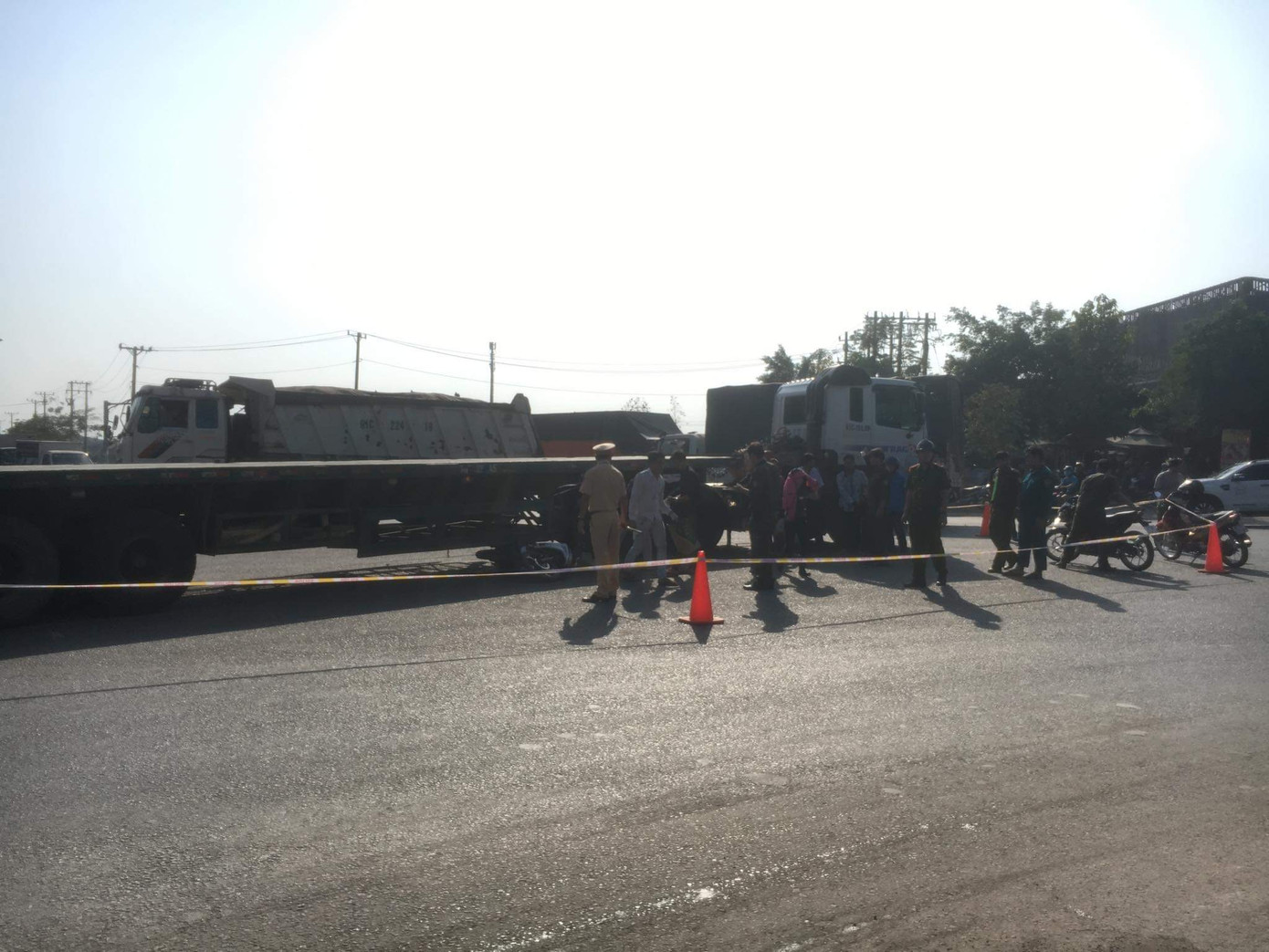 Hai phụ nữ thương vong dưới gầm container ở 'ngã 3 tử thần' ảnh 1