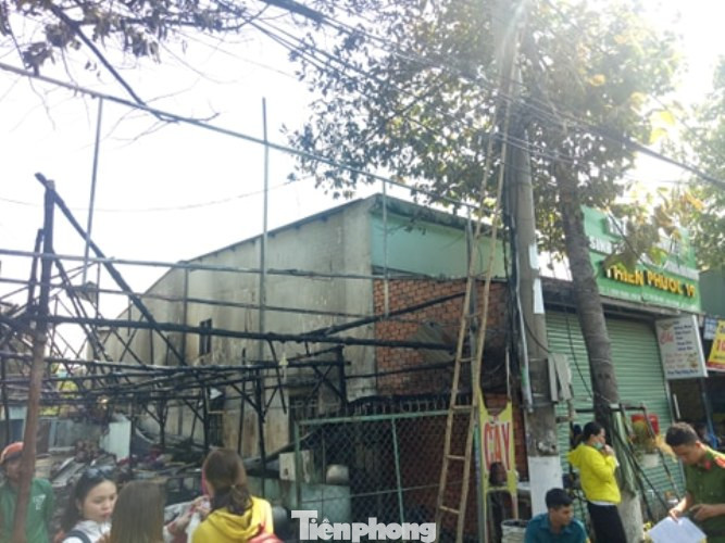 6 người đang ngủ suýt bị thiêu sống trong 'biển lửa' ảnh 6