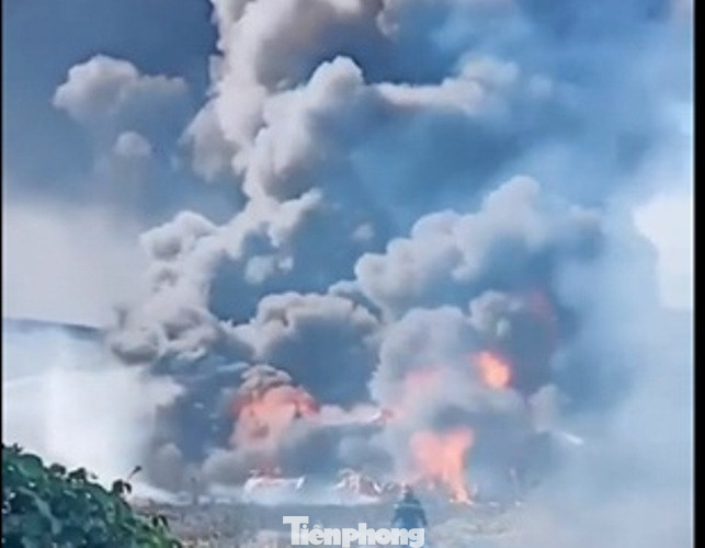 ‘Bà hỏa’ thiêu rụi công ty mút xốp ngày đầu năm ảnh 4