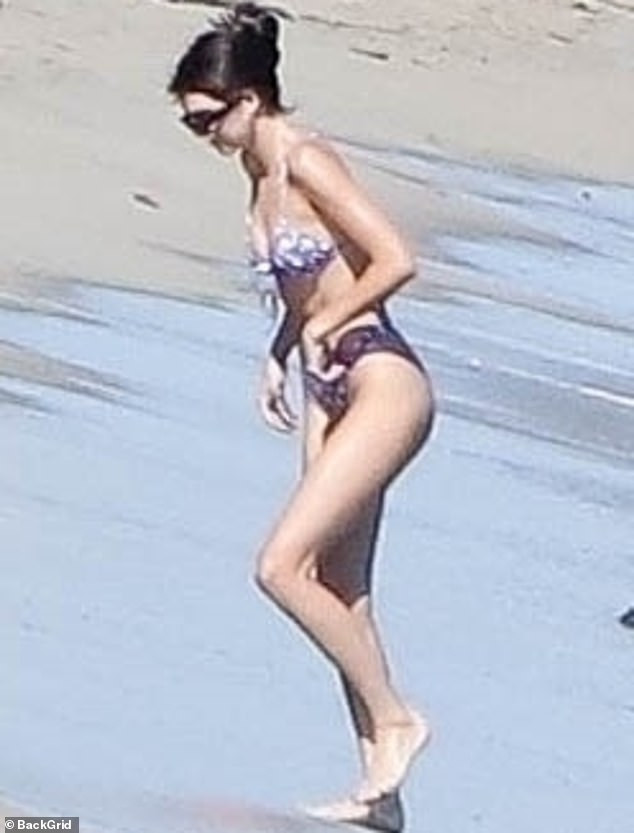 Ảnh chụp trộm mờ nhoẹt không che được thân hình ‘cực phẩm’ của Kendall Jenner ảnh 6