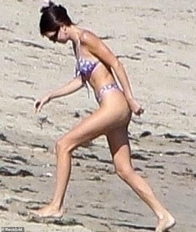 Ảnh chụp trộm mờ nhoẹt không che được thân hình ‘cực phẩm’ của Kendall Jenner ảnh 9