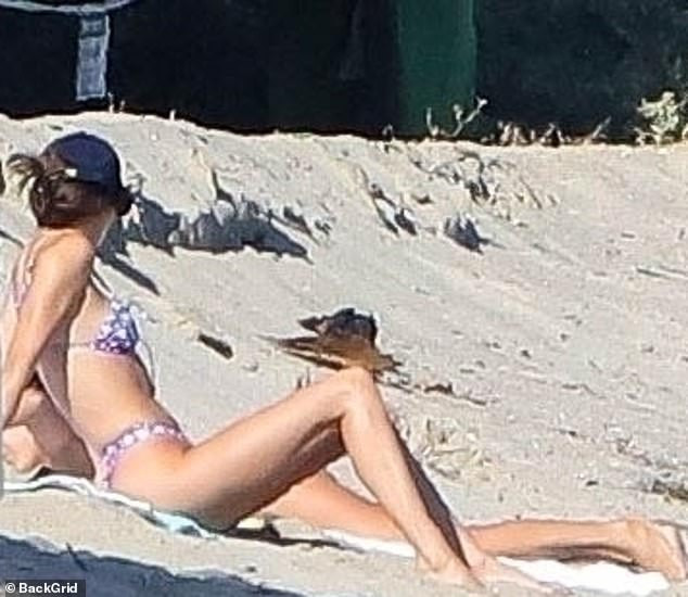 Ảnh chụp trộm mờ nhoẹt không che được thân hình ‘cực phẩm’ của Kendall Jenner ảnh 8