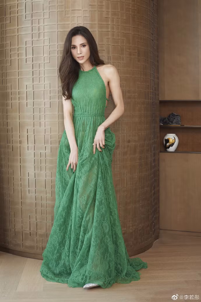 Loạt ảnh Lý Nhược Đồng tuổi 17 gây sốt cộng đồng mạng ảnh 6