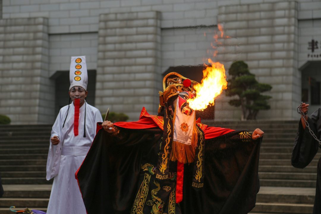 Rợn người bước vào 'chốn địa ngục ở trần gian' tại Trung Quốc ảnh 15