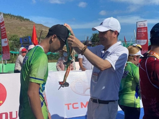 Trầm hương Khánh Hòa trao tặng vườn hoa tại cột cờ Thới Lới cho huyện đảo Lý Sơn ảnh 5