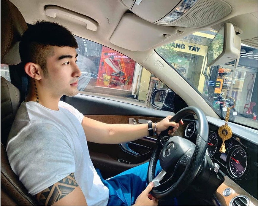 Lục Triều Vỹ: Từ mẫu vô danh, bị đại gia gạ tình đến 'tú ông' đường dây mại dâm 30.000 USD ảnh 10