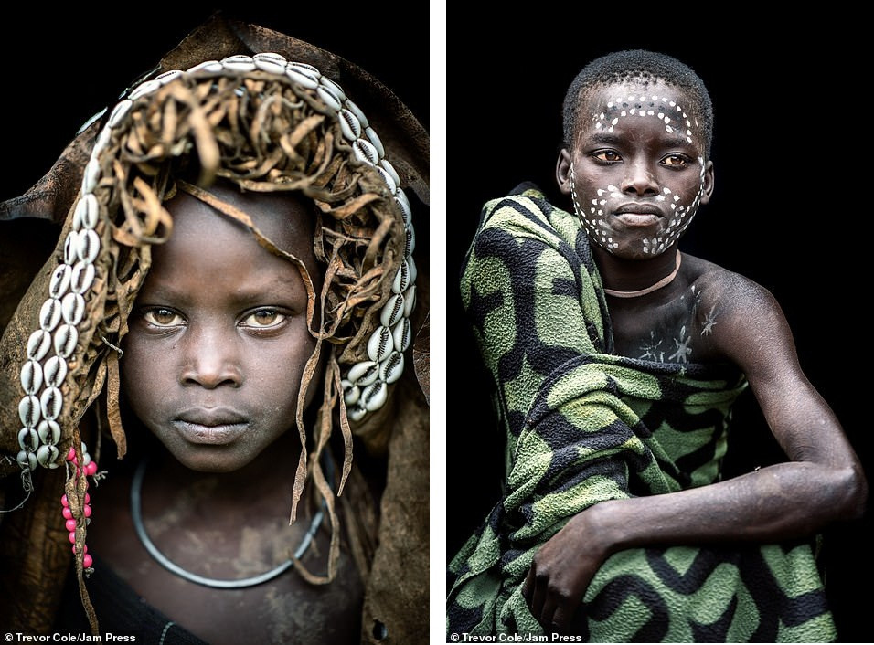 Bị vây cướp và bắt giữ, nhiếp ảnh gia chụp được bộ ảnh độc và ấn tượng về thổ dân Ethiopia ảnh 16