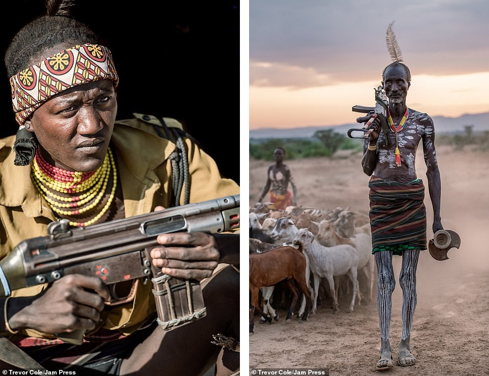 Bị vây cướp và bắt giữ, nhiếp ảnh gia chụp được bộ ảnh độc và ấn tượng về thổ dân Ethiopia ảnh 5