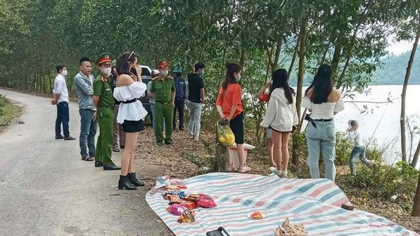 Phạt tiền nhóm 'nam thanh nữ tú' tụ tập dã ngoại giữa mùa dịch ảnh 1
