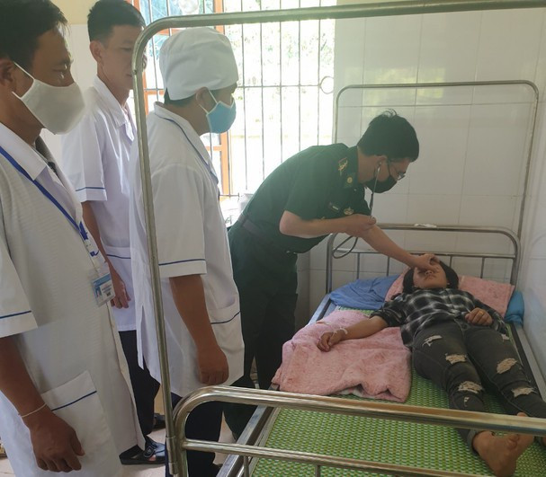 Quân y Biên phòng cứu sống hai mẹ con ăn lá ngón tự tử ảnh 1