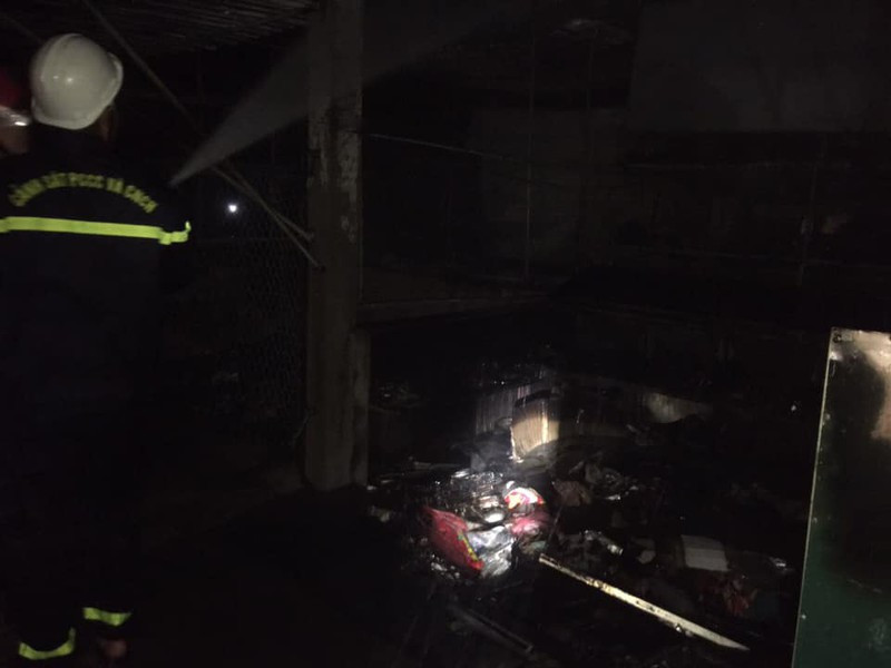 Cháy chợ Vân ở Nghệ An, hàng loạt ki-ốt bị thiêu rụi trong đêm ảnh 2