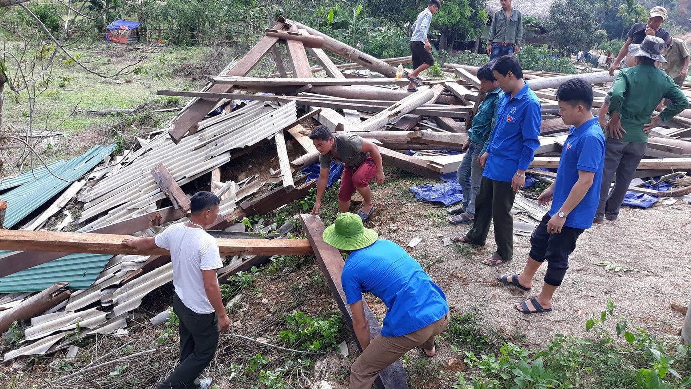 Tuổi trẻ Nghệ An giúp bà con miền núi khắc phục hậu quả sau giông, lốc ảnh 9