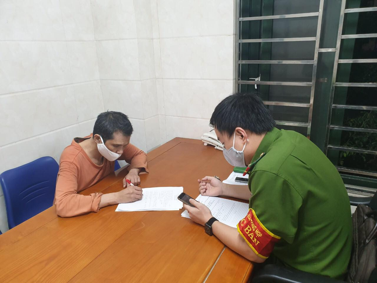 Tạm giữ hình sự đối tượng hoang tin Việt Nam có ca tử vong vì COVID-19 ảnh 1