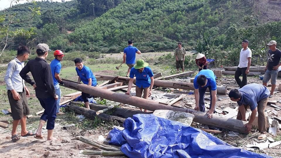 Tuổi trẻ Nghệ An giúp bà con miền núi khắc phục hậu quả sau giông, lốc ảnh 3