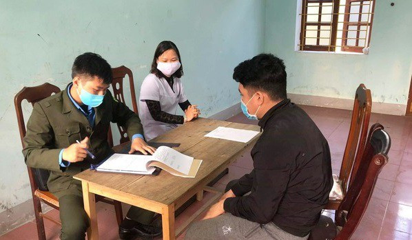 TP. Vinh xử phạt hơn 100 trường hợp vi phạm 'cách ly toàn xã hội' ảnh 2