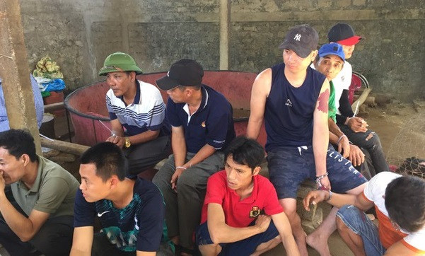 Hàng chục đối tượng tháo chạy khi công an đột kích sới gà ảnh 1