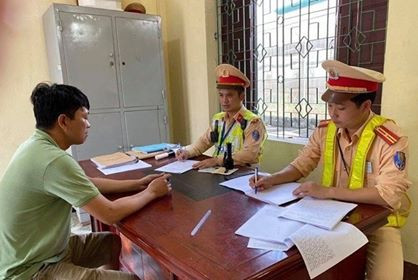 Bắt xe khách vận chuyển 630kg động vật bốc mùi hôi thối ảnh 1