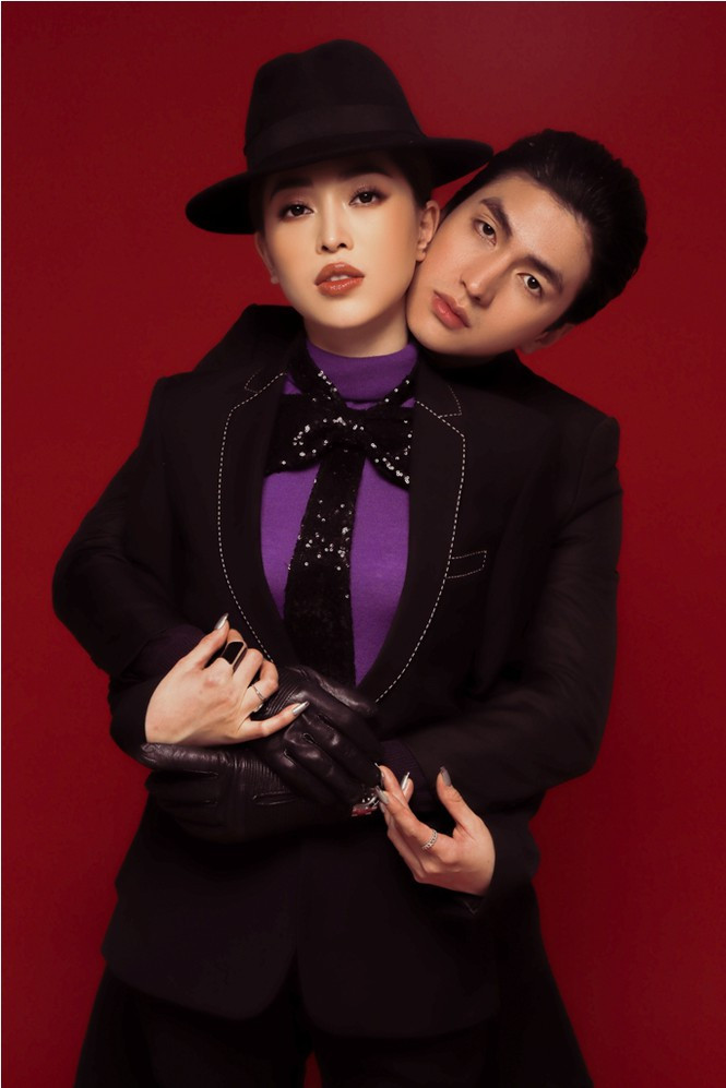 Tú Anh được chồng tặng xe, Tiểu Vy tự mua soccola tặng mình ngày Valentine ảnh 12