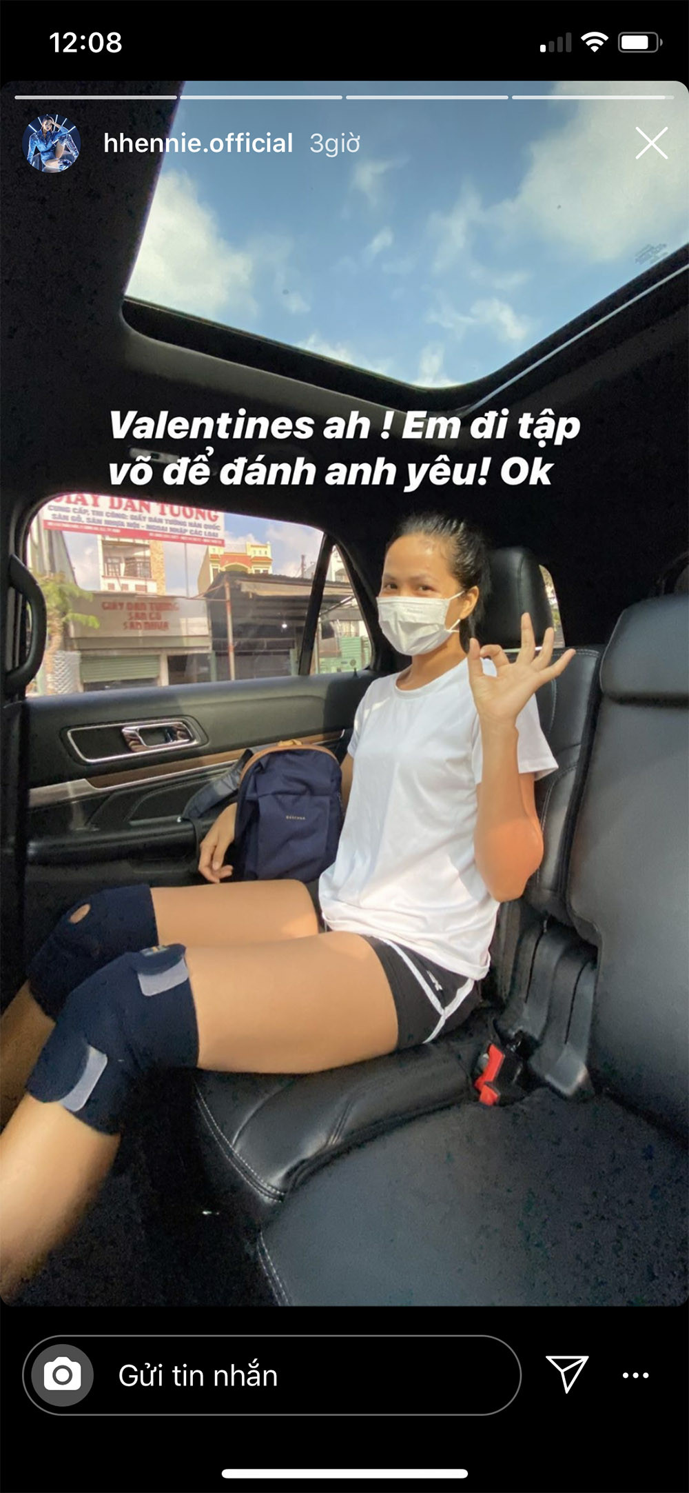 Tú Anh được chồng tặng xe, Tiểu Vy tự mua soccola tặng mình ngày Valentine ảnh 7