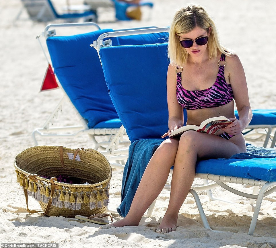 Nữ diễn viên sex thật trong show hẹn hò khoe dáng nóng bỏng với bikini ảnh 3