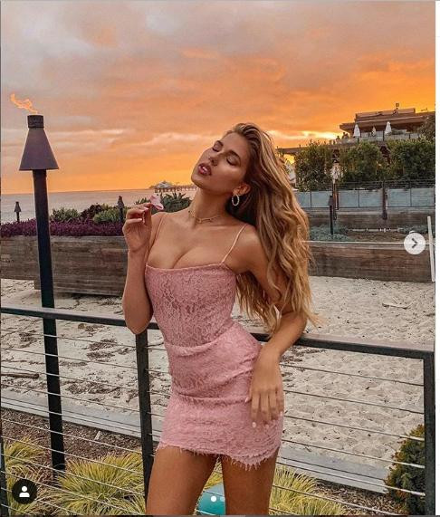 Body nóng bỏng 'đốn tim' quý ông của nàng mẫu Kara Del Toro ảnh 8