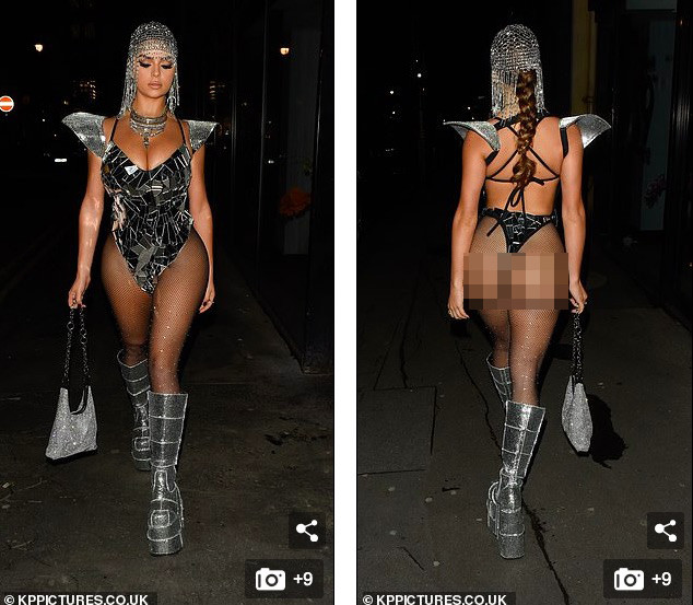 Mẫu nội y Demi Rose lại hở bạo, khoe da thịt 'nhức mắt' đi chơi Halloween ảnh 2