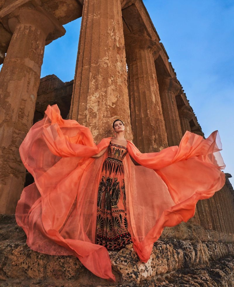 Mê mẩn ngắm vóc dáng tuyệt mỹ của siêu mẫu Brazil Isabeli Fontana ảnh 1