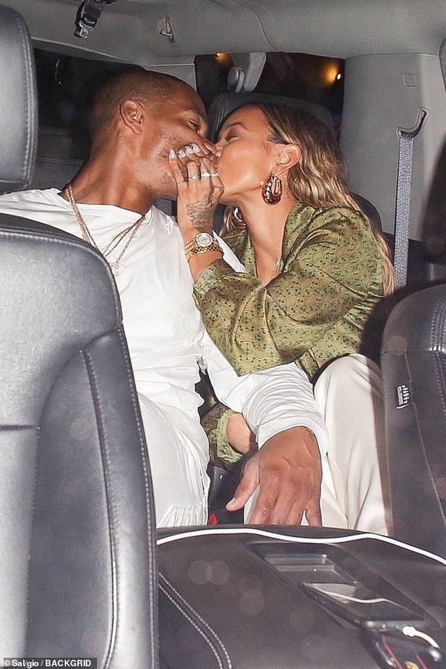 Người mẫu gốc Việt Karrueche Tran khoe da thịt táo bạo đi tiệc Halloween ảnh 6