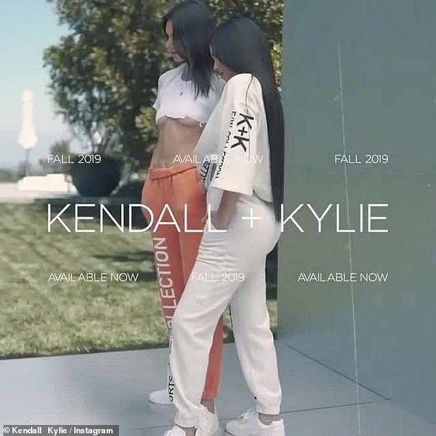 'Siêu mẫu đắt giá nhất thế giới' lại 'thả rông' vòng 1 xuống phố ảnh 7