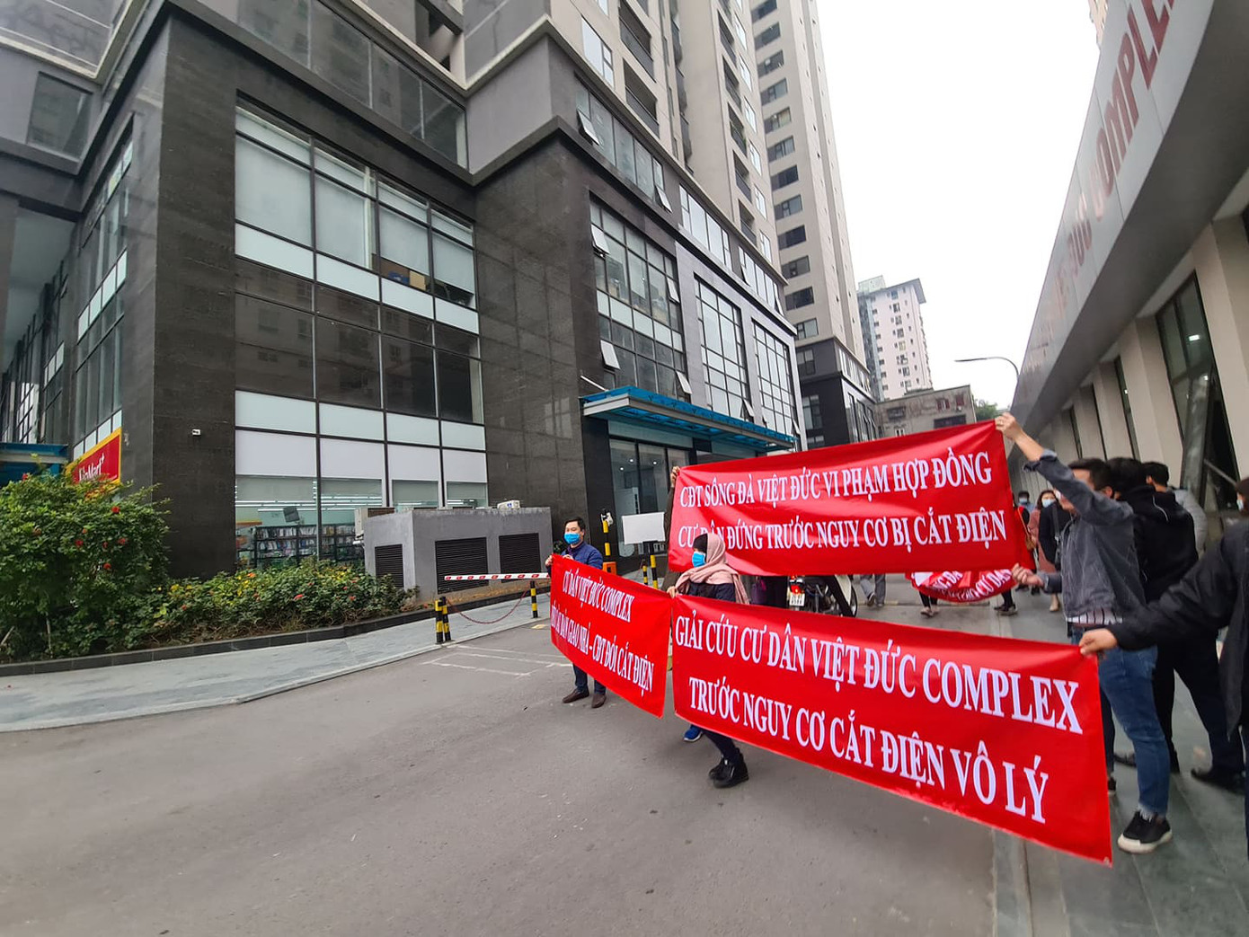 Nhìn lại những vụ lùm xùm tranh chấp chung cư năm 2020 ảnh 1