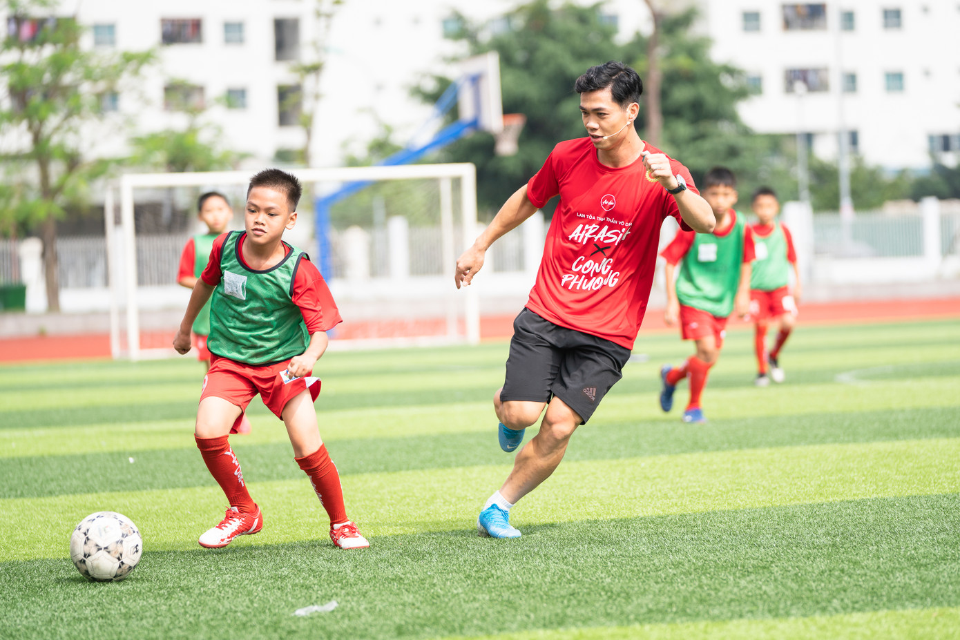 Công Phượng truyền bí quyết trở thành nhà vô địch cho cầu thủ nhí ảnh 7