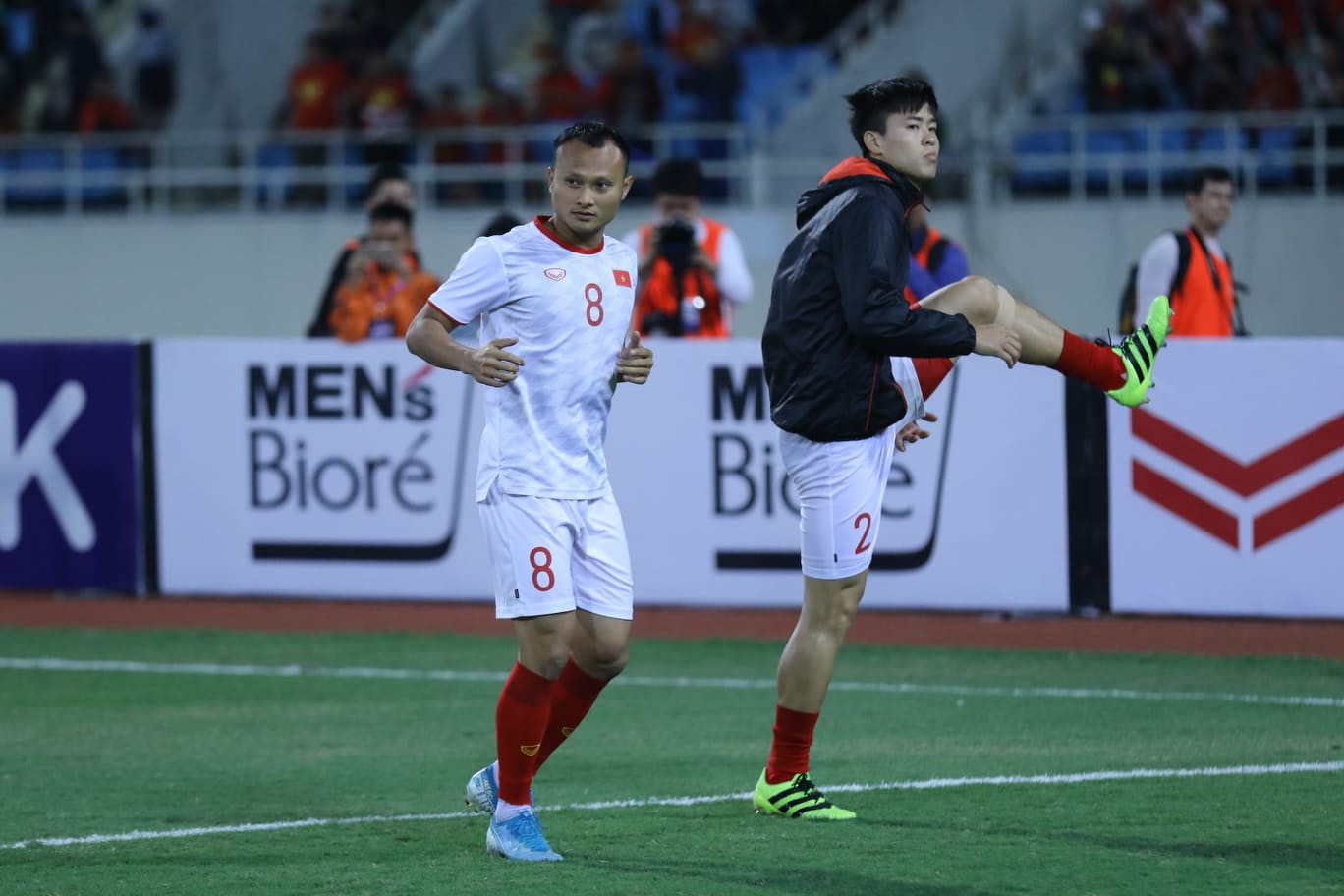 Cổ động viên Việt Nam 'cô đơn' nhất Mỹ Đình hôm nay là đây ảnh 15