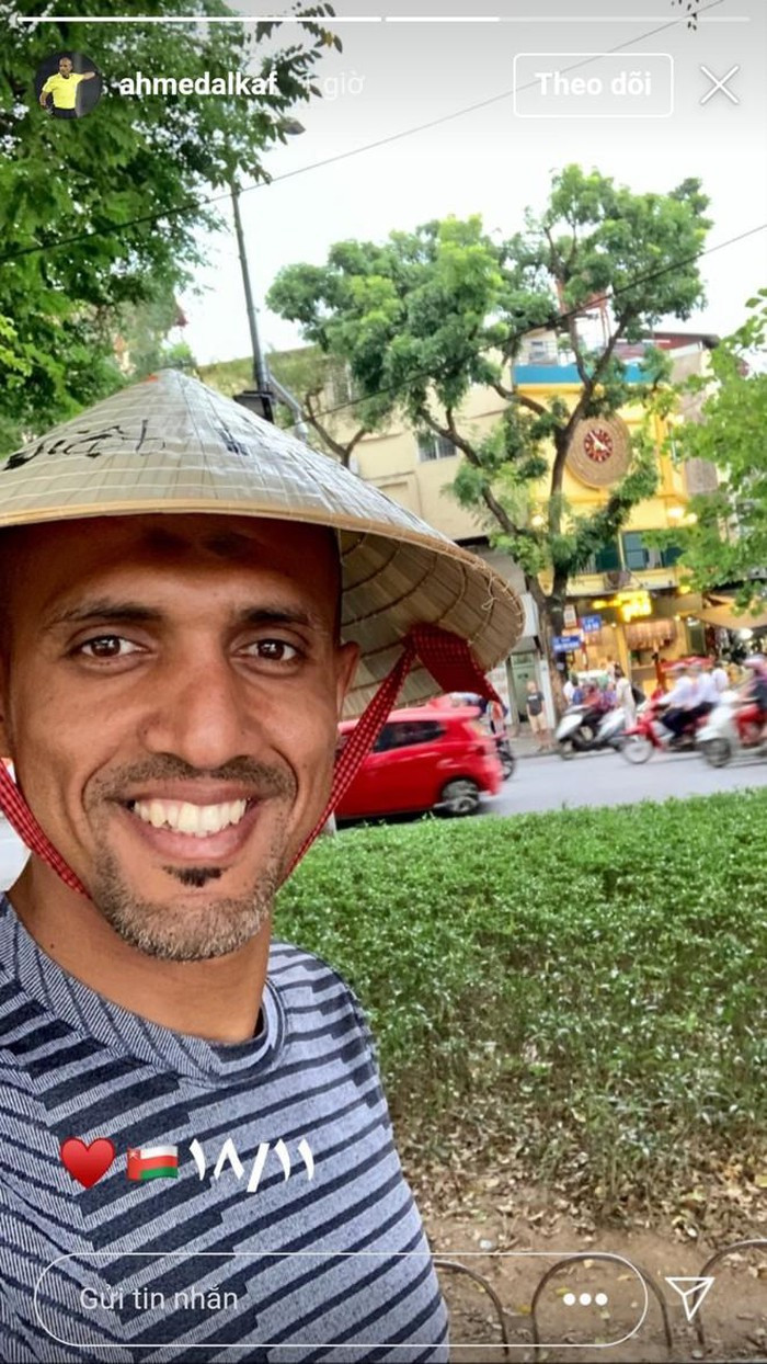 'Colina châu Á' đội nón lá, dạo hồ Gươm trước trận Việt Nam - Thái Lan ảnh 1