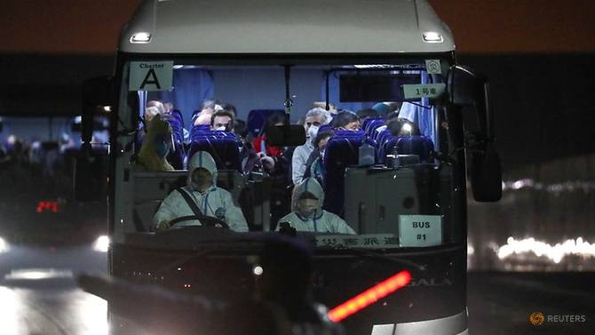 14 người mắc Covid-19 ngồi khoang riêng trên chuyến bay sơ tán về Mỹ ảnh 2