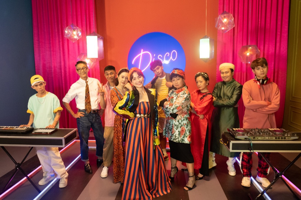 Hòa Minzy “quậy” hết mình cùng "siêu sao đếm số" Sô Y Tiết trong MV chào Tết Tân Sửu ảnh 1