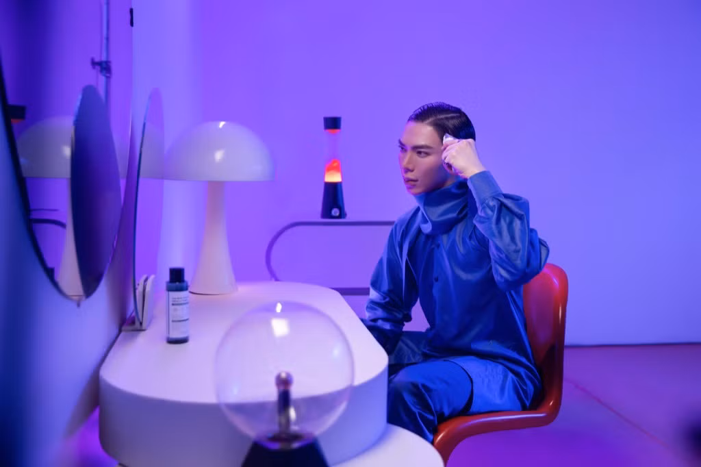 Tạm rời xa sở trường ballad ủy mị, Erik trở lại bằng MV siêu thực từ hành tinh khác ảnh 4